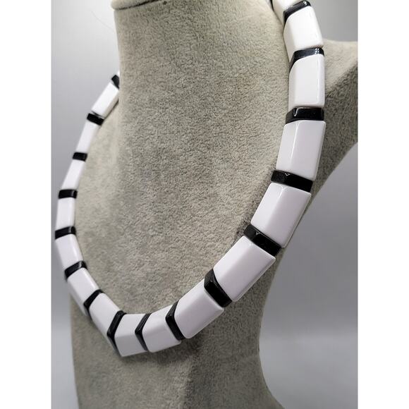 Vintage White Black Beaded Necklace Geometric Design 21 Inch - Picture 7 of 7